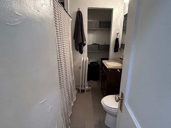 4th image of 639 W Roscoe St APT T1