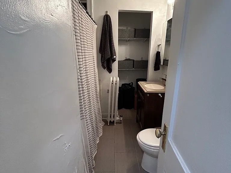 639 W Roscoe St #T1 — Photo 4