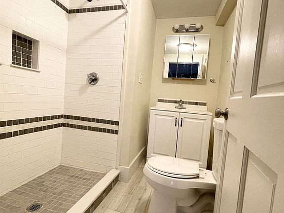 landlord_unit_photo_61907653_5