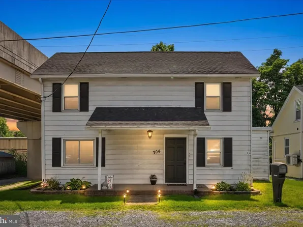704 Square St, Mount Joy, PA 17552