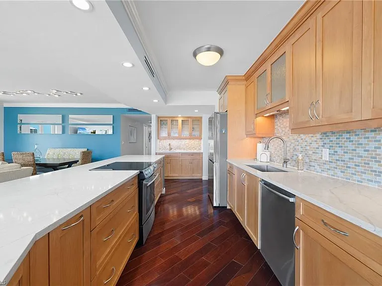 250 Park Shore Dr #803 — Photo 7