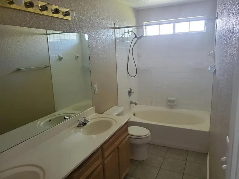 4409 Thunder Creek Dr #B — Photo 7