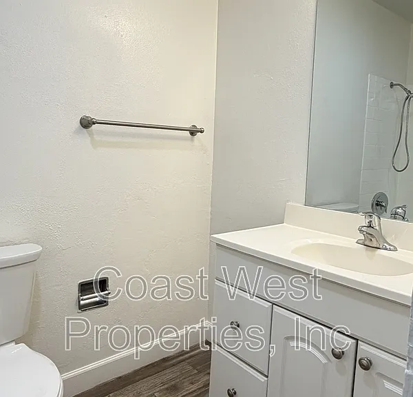 381 Oak Ave #5 — Photo 13