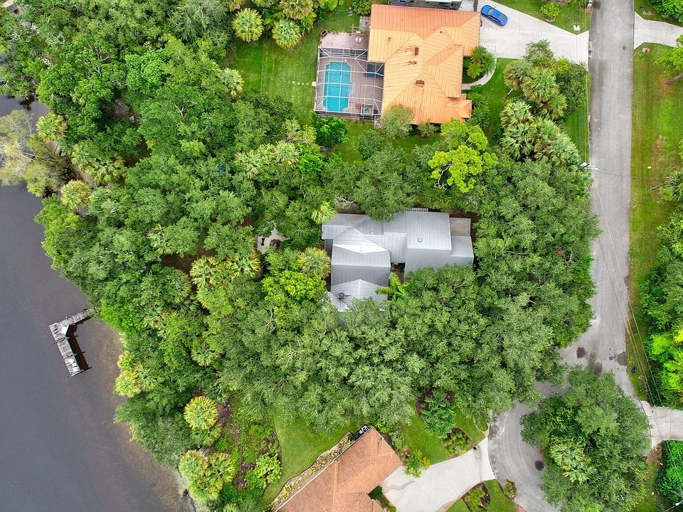 1st image of 1055 SW Blue Water Way