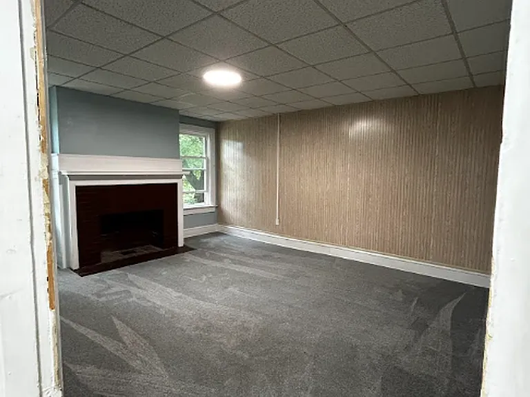 1638 Sanderson Ave — Photo 11