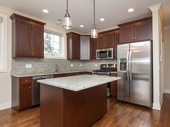 2nd image of 6770 N Northwest Hwy Unit 304