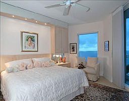 4th image of 990 Boulevard Of The Arts APT 903
