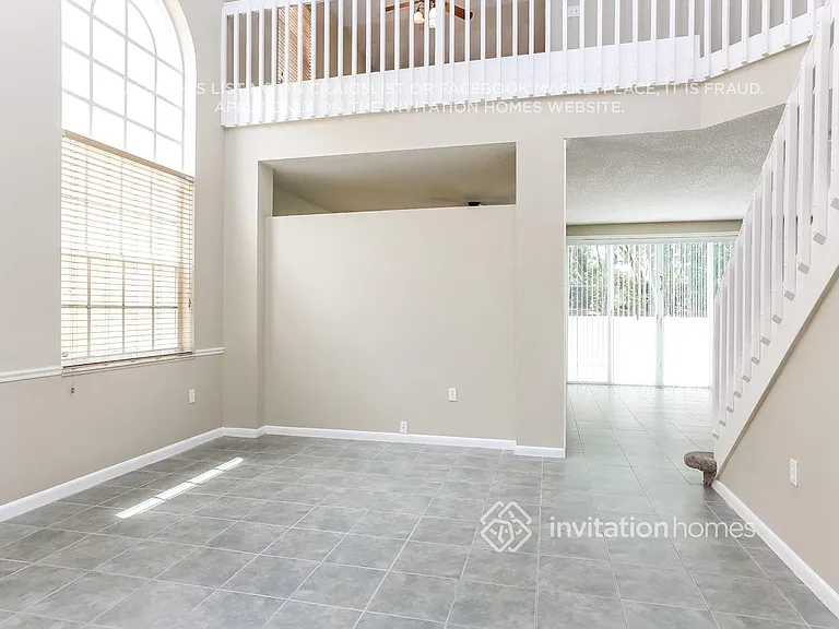 1218 Oakwater Dr — Photo 3