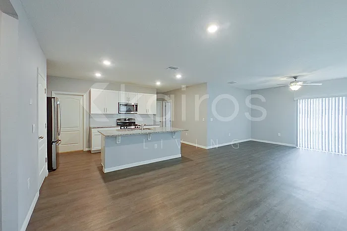 5 bed, 3.0 bath, 2447 sqft, $2,645 — Photo 3