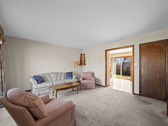 3rd image of 997 N Plum Grove Rd