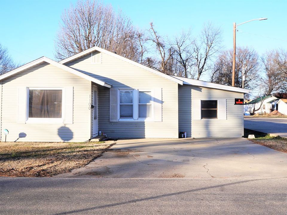 1st image of 1100 E 3rd St