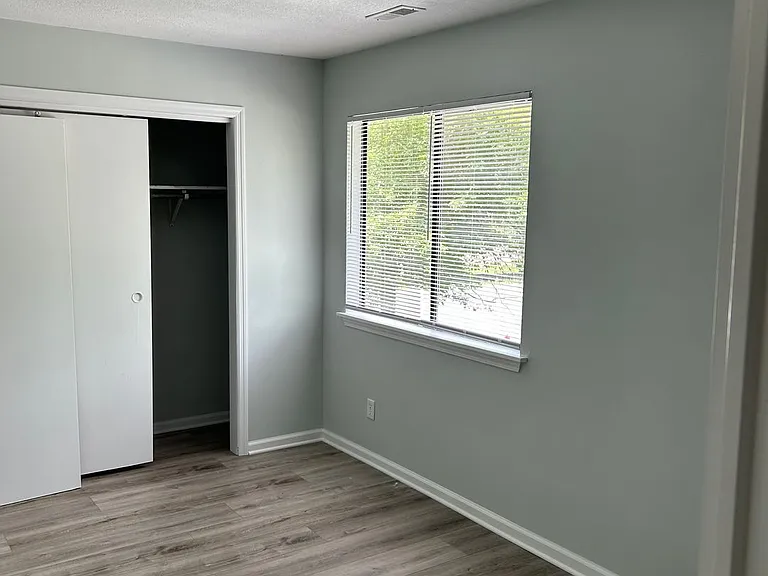 102 Brenda Dr — Photo 7