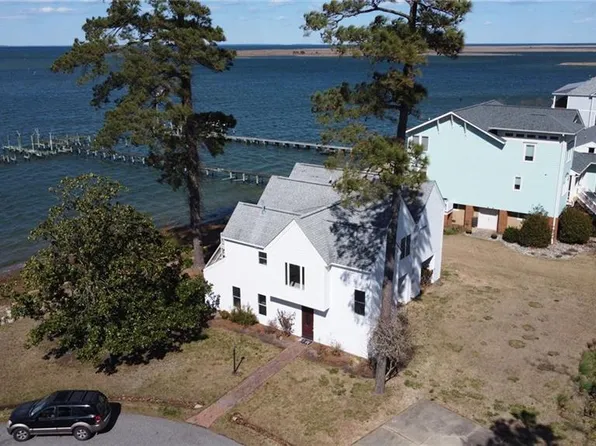 1 Breezy Point Road, Poquoson, VA 23662