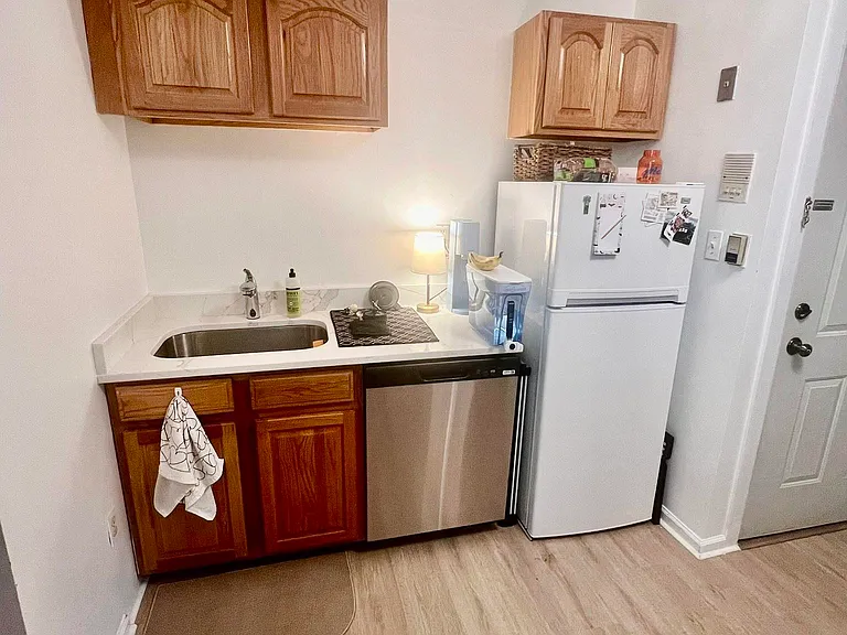 421 Adams St #2L — Photo 4
