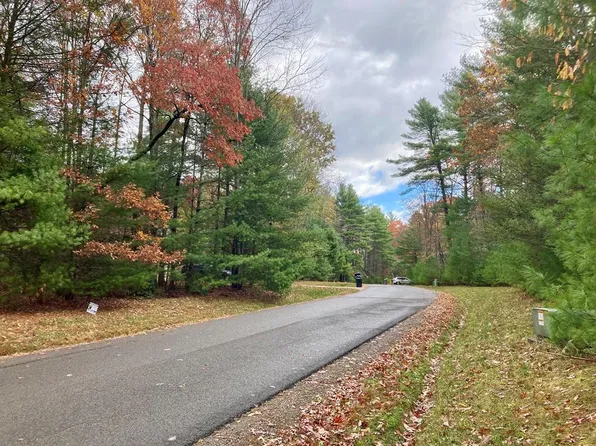 215 Royal Oaks Dr, Daniels, WV 25832