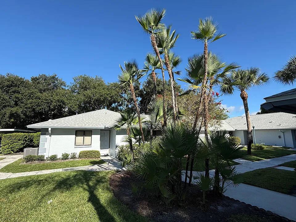2765 Countryside Blvd #101