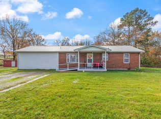 69 Valley Rd, Mc Ewen, TN 37101