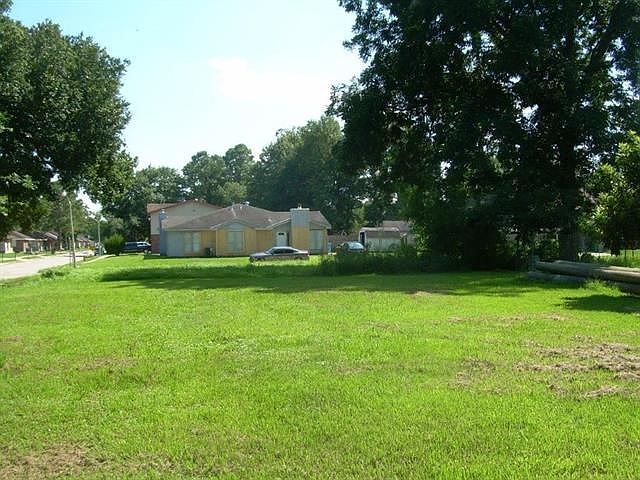 2nd image of 401 Meadows Dr