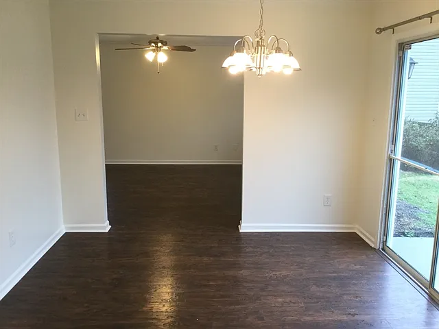 1308 Crestfield Dr — Photo 4