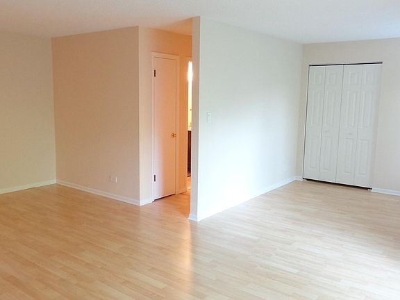 3rd image of 829 Thornton Ct APT 1B