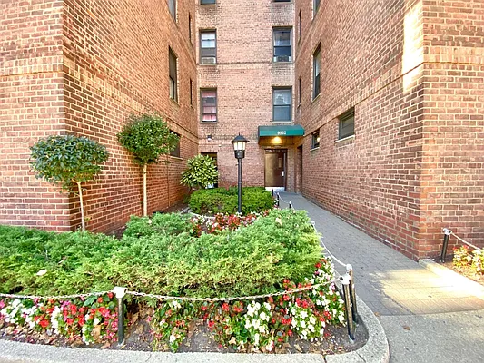 Sold by Remax Real Estate Professionals | media 33