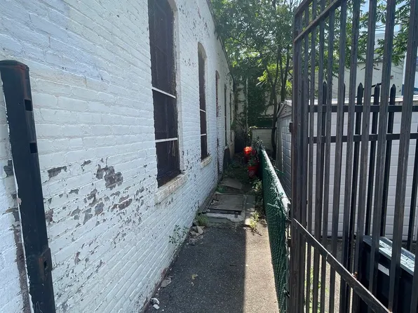 252 Monticello Avenue image 8 of 24