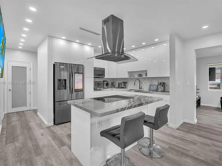 380 W 30th St — Photo 22