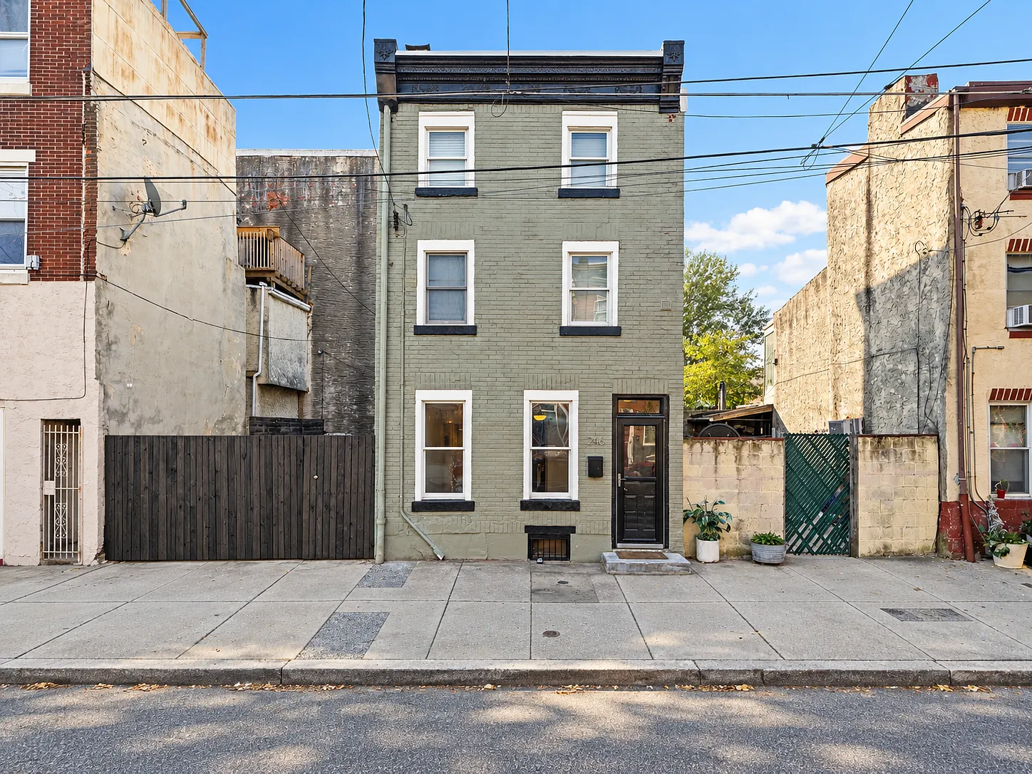 246 E Thompson Street — Photo 2