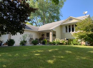 710 Conestoga Trl, Chanhassen, MN 55317