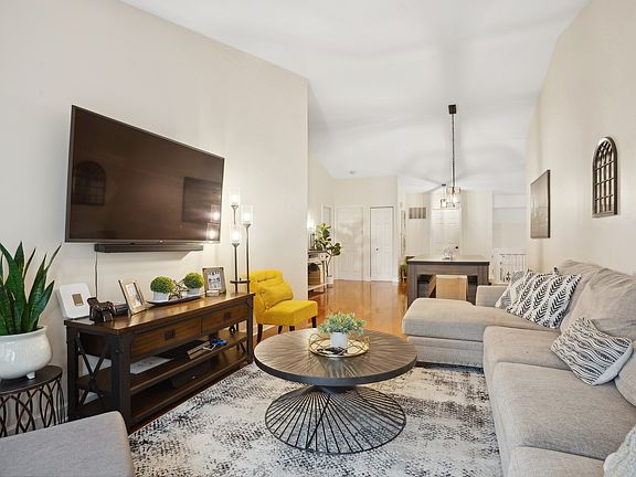 4th image of 107 Winchester Dr Unit 1B-2