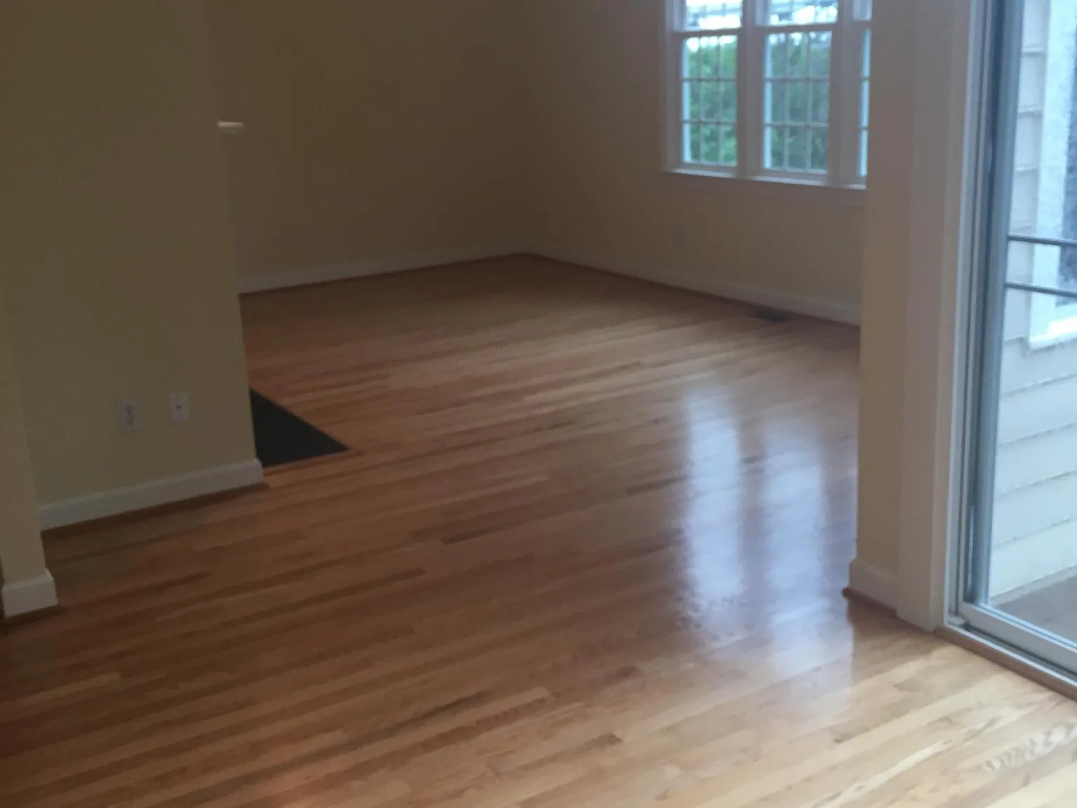 5 bed, 3.5 bath, 3300 sqft, $3,500 — Photo 2