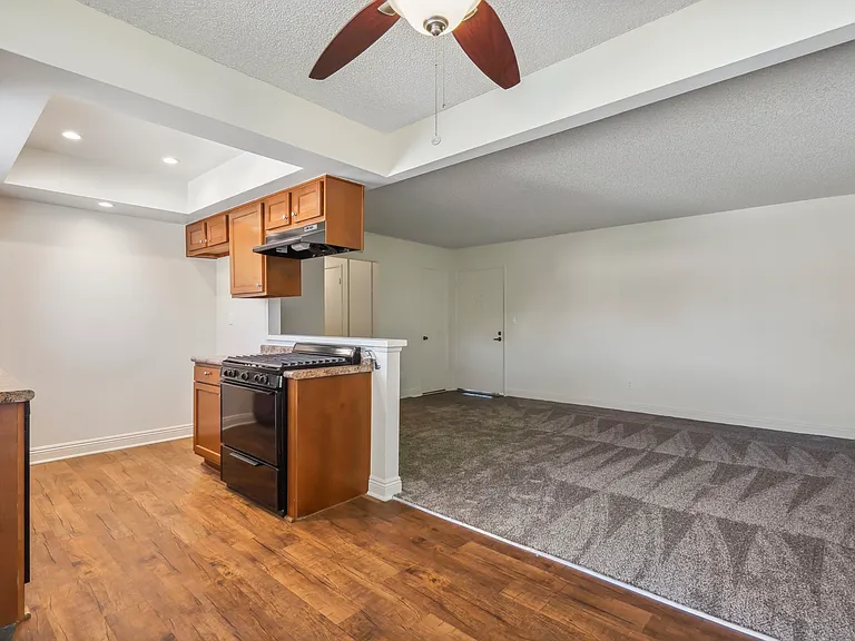 Sierra West Apartments — Photo 44