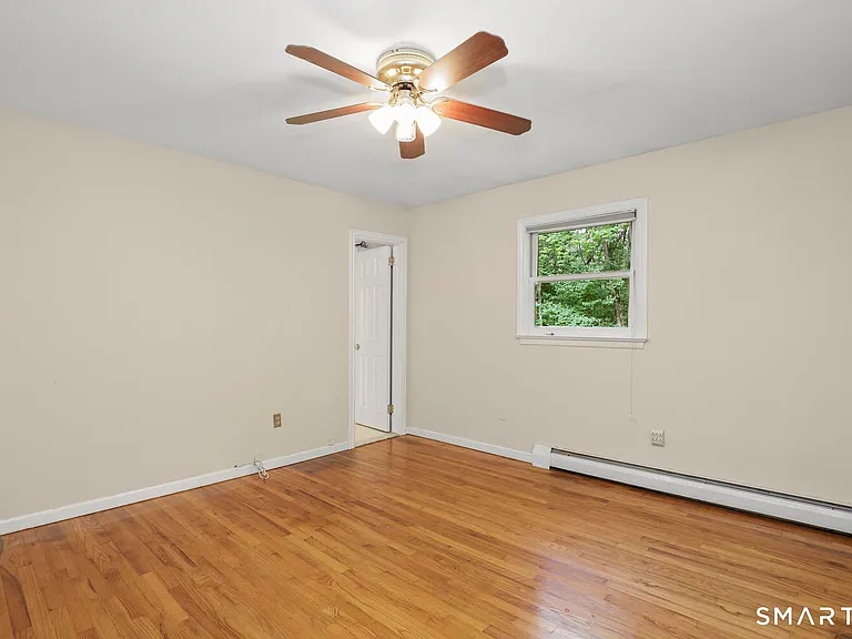 122 Deforest Rd — Photo 23