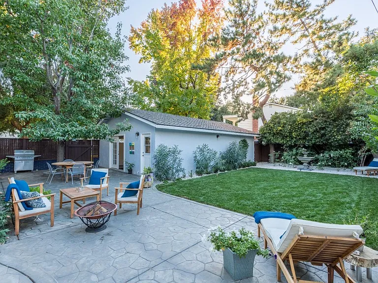1831 Hurst Ave — Photo 8