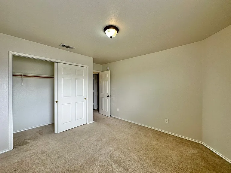 1806 Lobrecht Ct — Photo 36