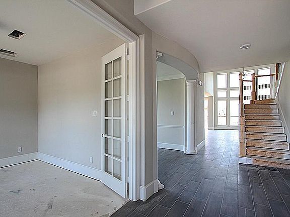 3rd image of 625 San Madina St