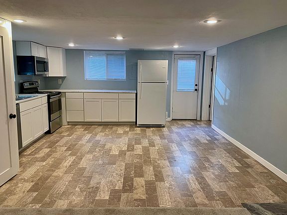 Kitchen & dining area