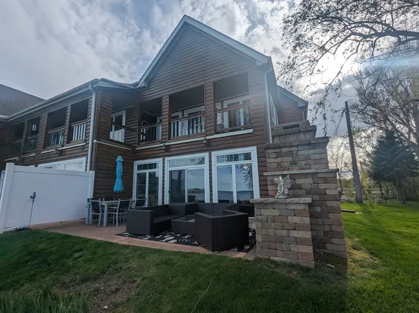 1972 Barber Dr Unit 1, Stoughton, WI 53589
