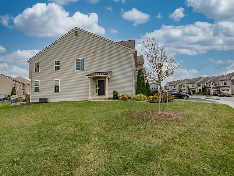 245 Snapdragon Way — Photo 4