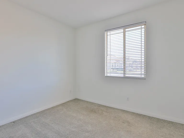 4551 Highland Ave — Photo 33