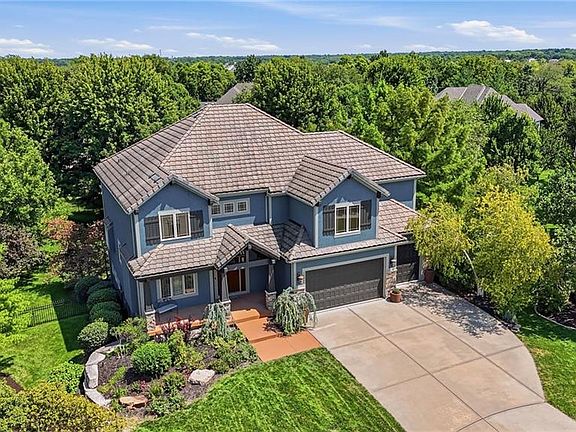 4th image of 16211 Overbrook Ln