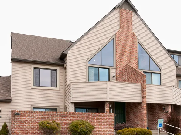 702 Cherrington Dr, Harrisburg, PA 17110