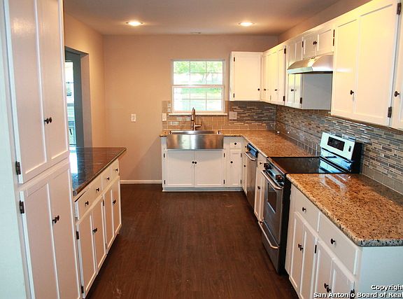 3rd image of 31169 Panther Dr