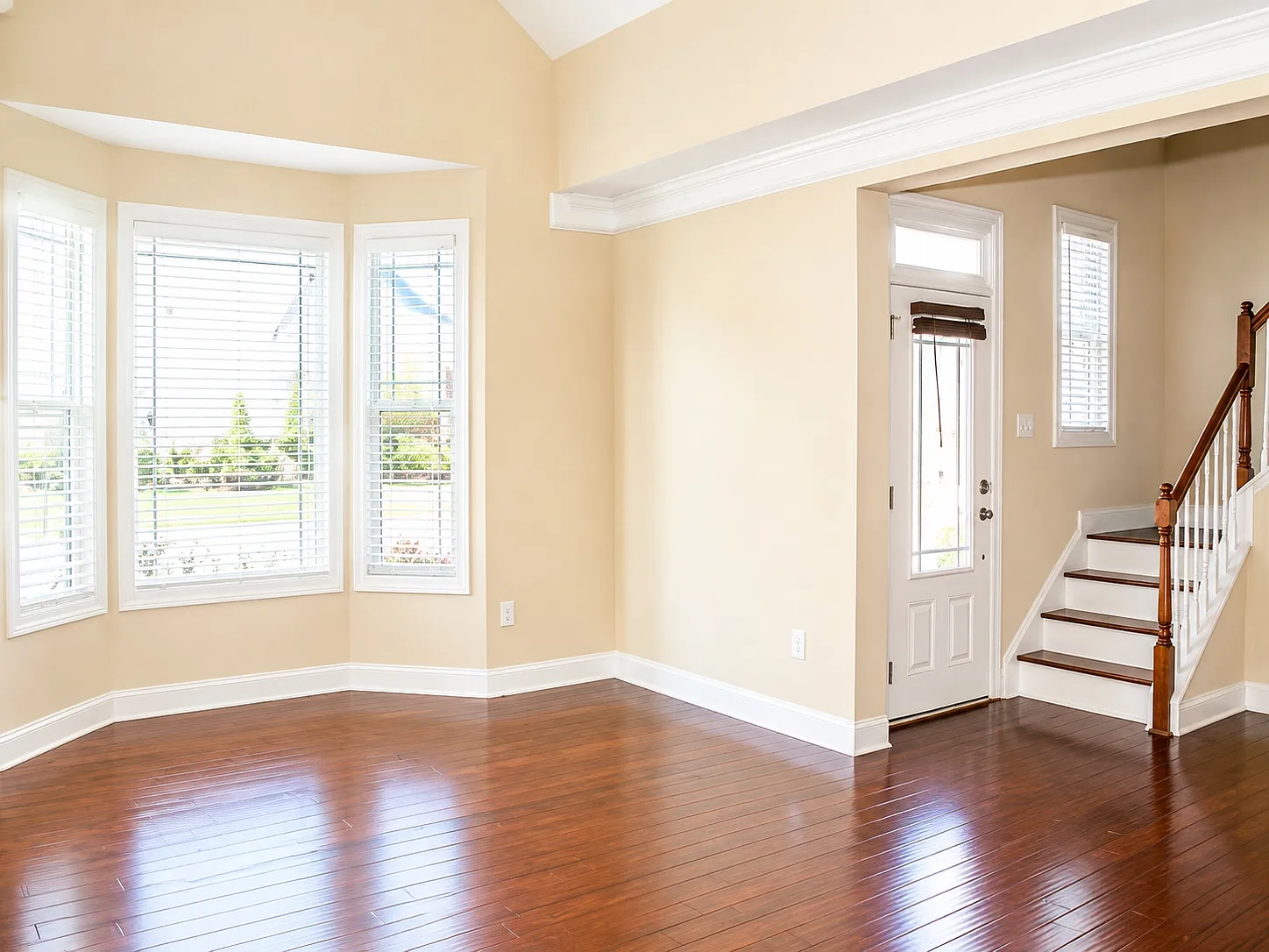 3 bed, 2.5 bath, 2350 sqft, $2,350 — Photo 4