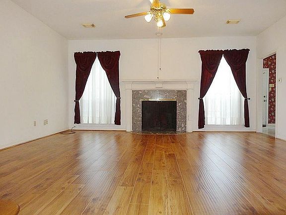4th image of 2635 Oakland Dr