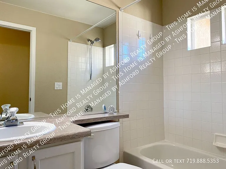 1450 Courtyard Hts — Photo 15