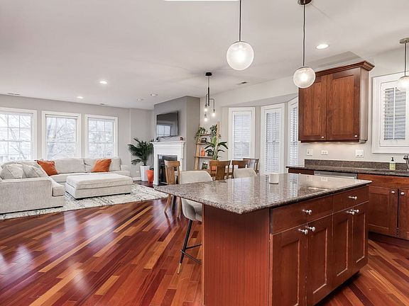 3rd image of 1221 N Paulina St #2N
