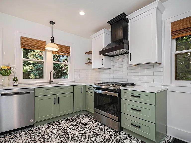 719 Fulton St E — Photo 13