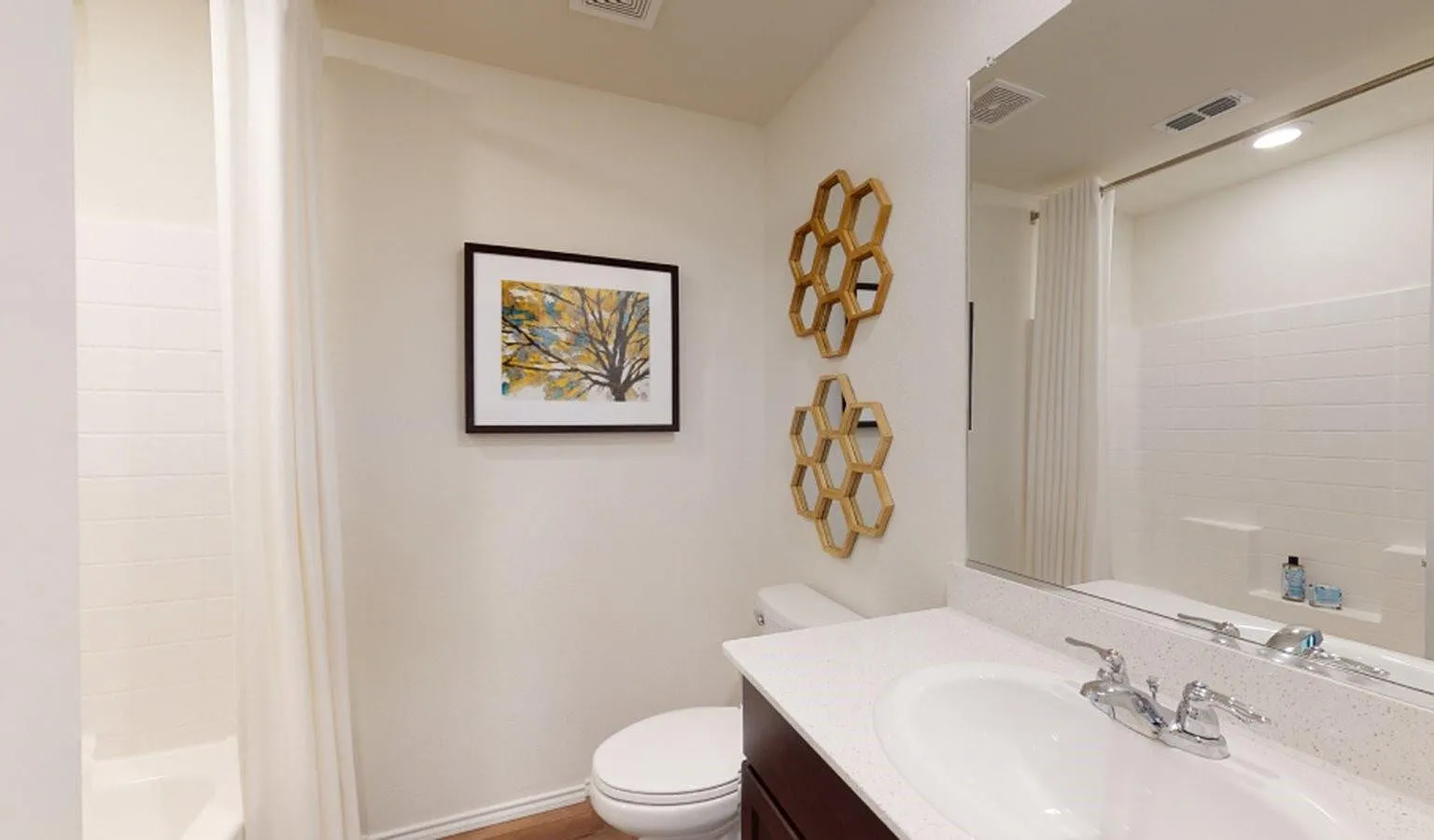 3 bed, 1302 sqft, $1,899 — Photo 1