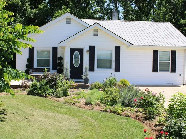 207 Turkey Ford Rd, Dobson, NC 27017